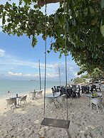 Rainbow Paradise Beach Resort by LWE