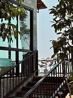 Baan Nhuer Mek