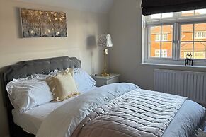 Halewood Haven - 4 Bedroom House