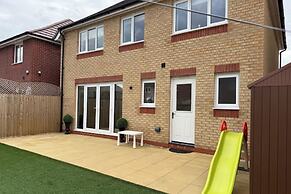Halewood Haven - 4 Bedroom House