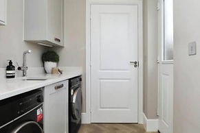 Halewood Haven - 4 Bedroom House
