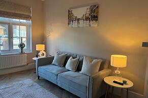 Halewood Haven - 4 Bedroom House
