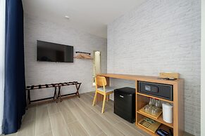 Kokotel Cebu Adira