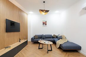 Chic & Modern 4BR Home in Old Tbilisi