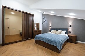 Chic & Modern 4BR Home in Old Tbilisi