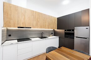 Chic & Modern 4BR Home in Old Tbilisi