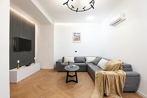 Chic & Modern 4BR Home in Old Tbilisi