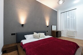 Chic & Modern 4BR Home in Old Tbilisi
