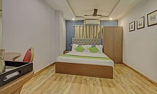HOTEL ROYAL CROWNE