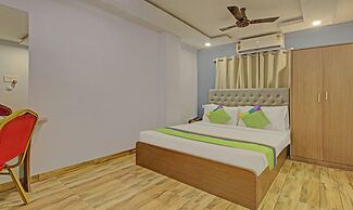 HOTEL ROYAL CROWNE