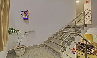 HOTEL ROYAL CROWNE
