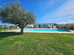 Luxury pool Suites - Città Bianca