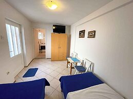 Studio apartment Perovic