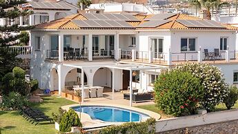 Spacious 3BR Villa with pool and views