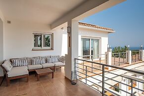 Spacious 3BR Villa with pool and views