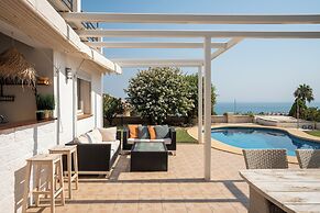 Spacious 3BR Villa with pool and views