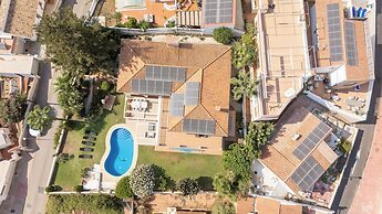 Spacious 3BR Villa with pool and views