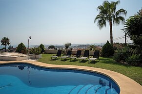 Spacious 3BR Villa with pool and views