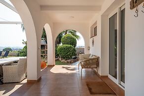 Spacious 3BR Villa with pool and views