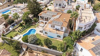 Spacious 3BR Villa with pool and views