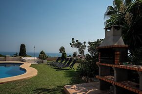 Spacious 3BR Villa with pool and views
