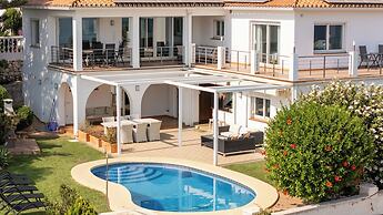 Spacious 3BR Villa with pool and views