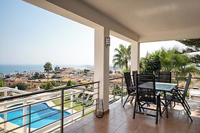 Spacious 3BR Villa with pool and views