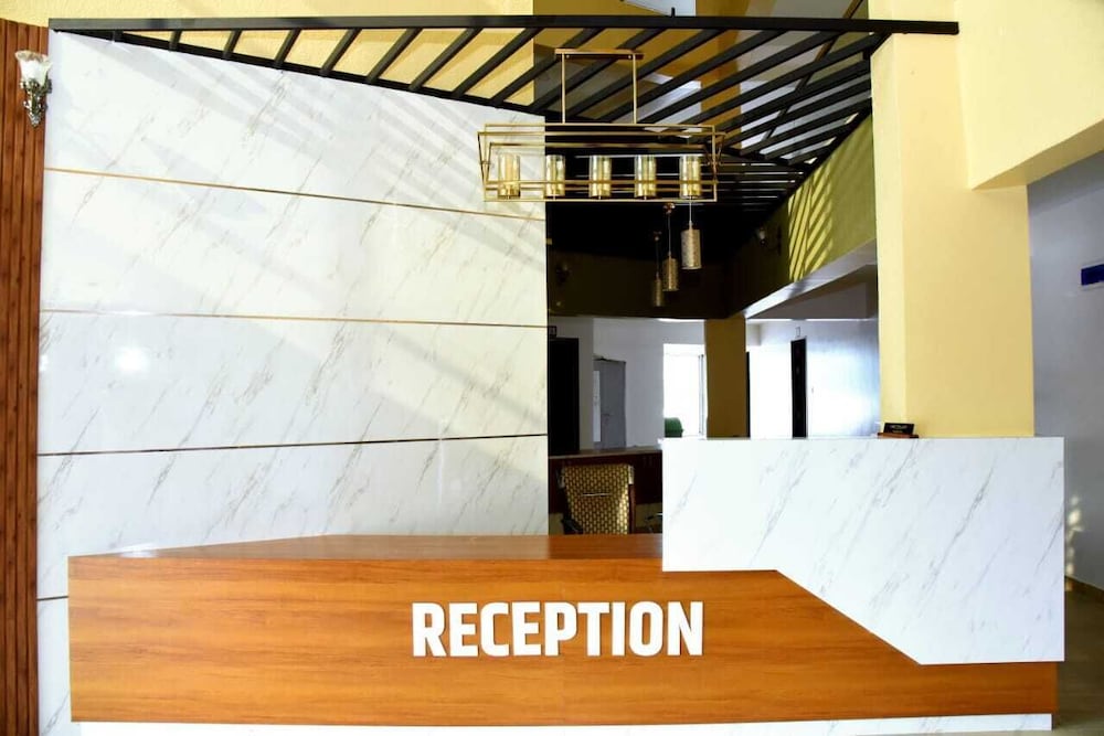 Hotel Amit Palace