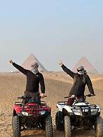 Roone Pyramids View Inn