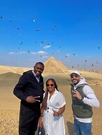 Pyramids Moon Hotel