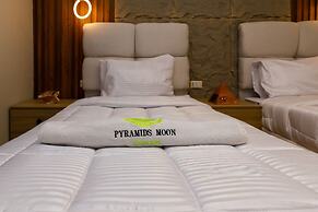 Pyramids Moon Hotel