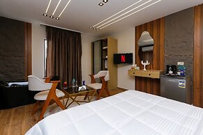 Pyramids Moon Hotel