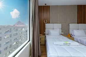 Pyramids Moon Hotel