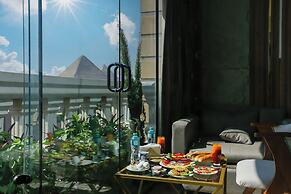 Pyramids Moon Hotel