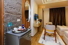 Pyramids Moon Hotel