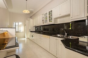 The White Marble Luxury City Apt