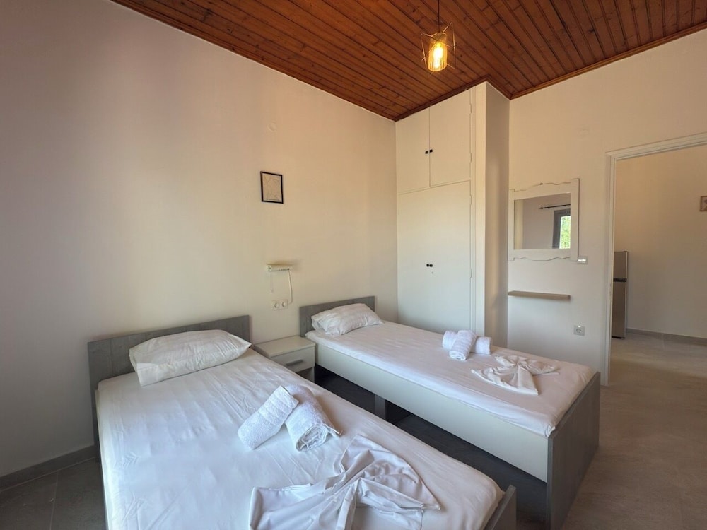 Olga's Sea View Studios -500m from Ipsos