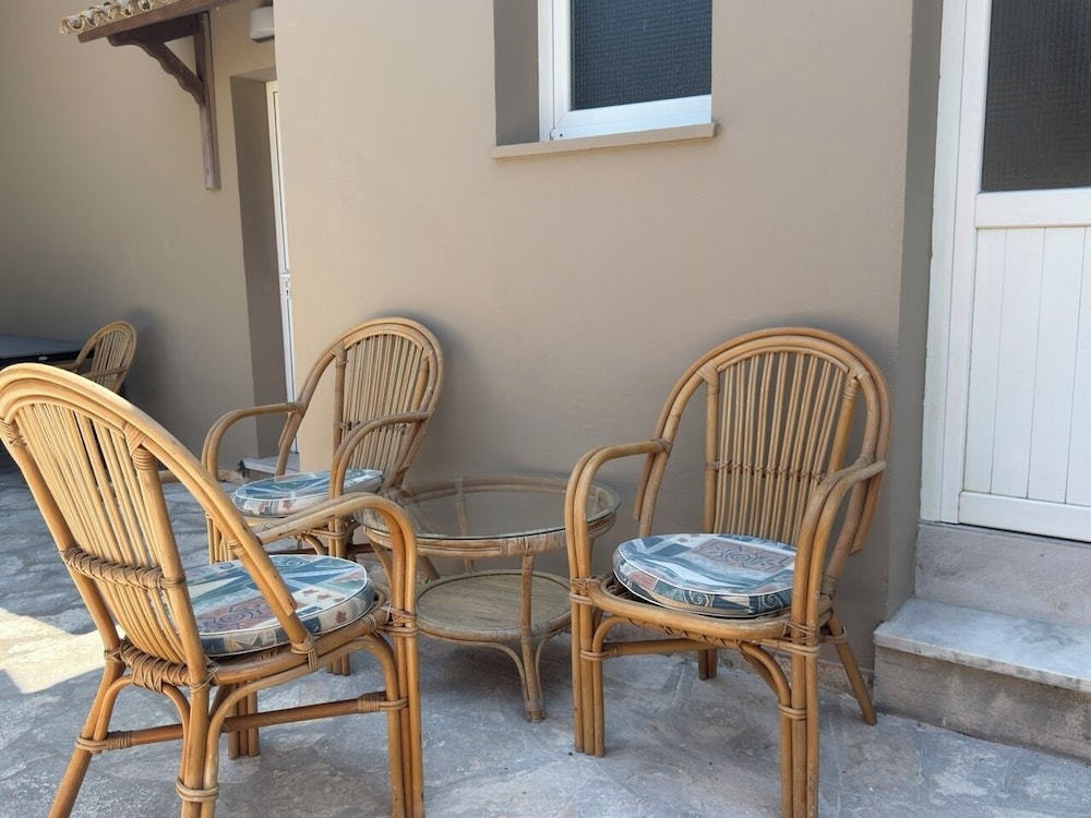 Olga's Sea View Studios -500m from Ipsos