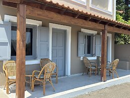 Olga's Sea View Studios -500m from Ipsos