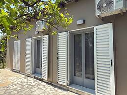Olga's Sea View Studios -500m from Ipsos
