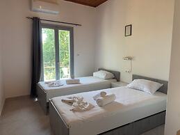 Olga's Sea View Studios -500m from Ipsos