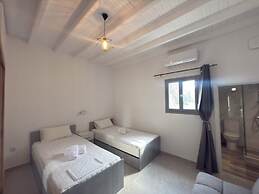 Olga's Sea View Studios -500m from Ipsos