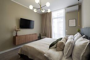 Elegant & Bright 2BR Condos - Steps from Old Town