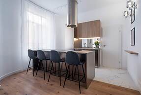 Elegant & Bright 2BR Condos - Steps from Old Town