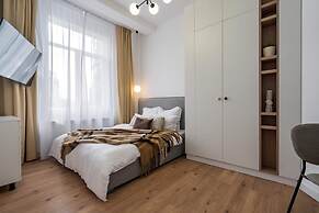 Elegant & Bright 2BR Condos - Steps from Old Town