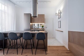 Elegant & Bright 2BR Condos - Steps from Old Town