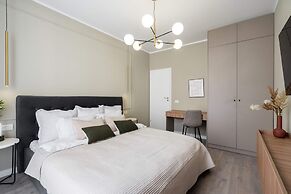 Elegant & Bright 2BR Condos - Steps from Old Town