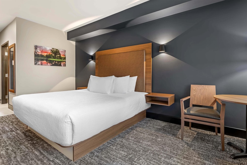 Best Western Plus Neepawa Hotel