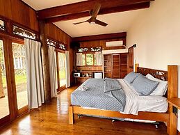 Bocas Beachfront Lodge