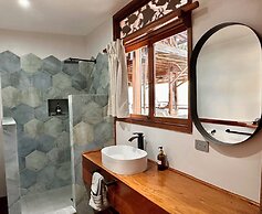Bocas Beachfront Lodge